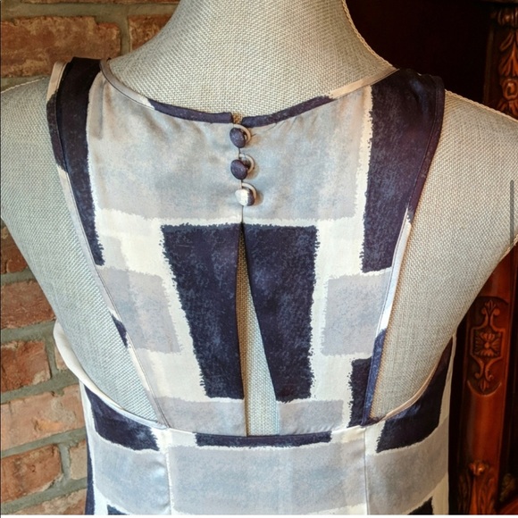 Silk dress , excellent condition is like size 2 - Picture 3 of 4